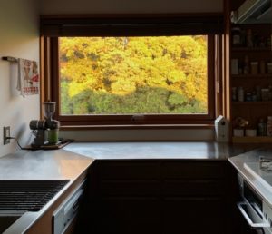 造作のコの字型キッチン