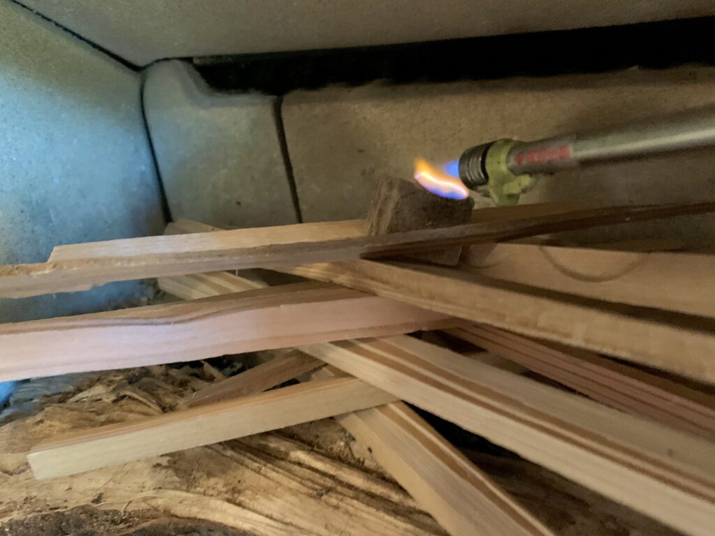 薪ストーブの点火方法